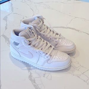 NIKE Air Jordan 1 TRIPLE WHITE Mid